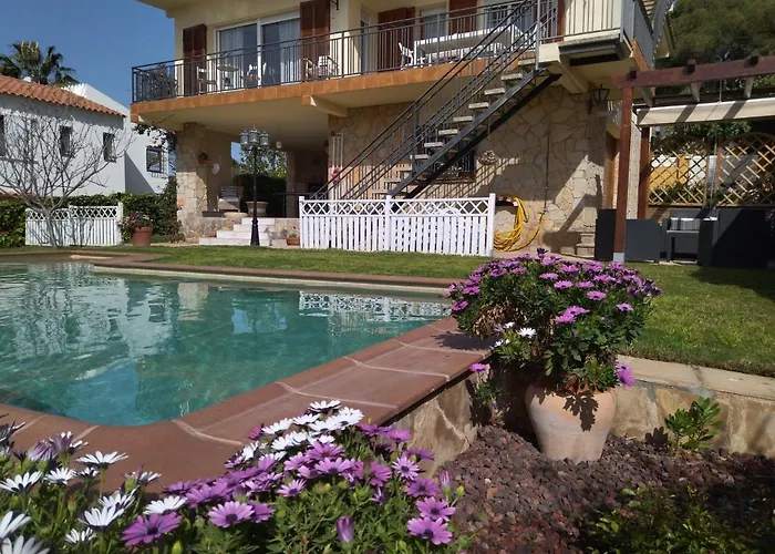 Sunny Holiday Home